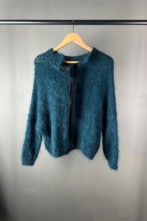 Amano Emerald Suri Alpaca Cropped jumper with Black Velvet Tie