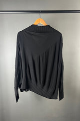 La Vaca Loca Cacerola Black V-Neck
