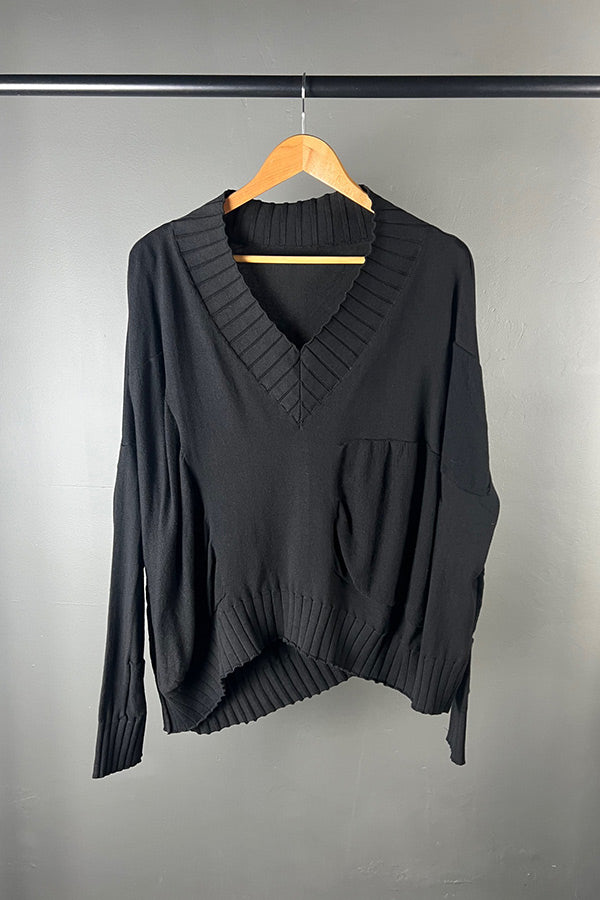 La Vaca Loca Cacerola Black V-Neck