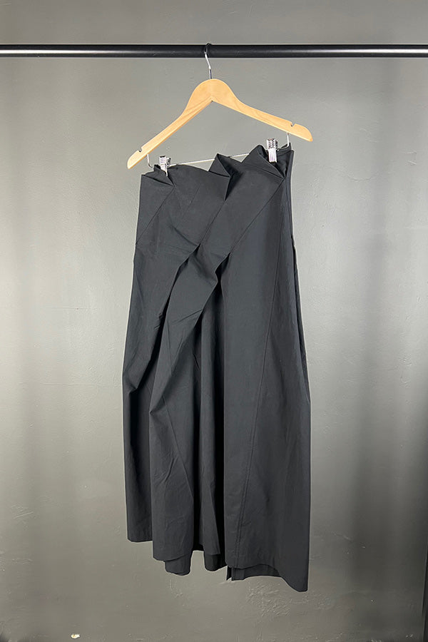 Moyuru Abstract Pleated Black Skirt