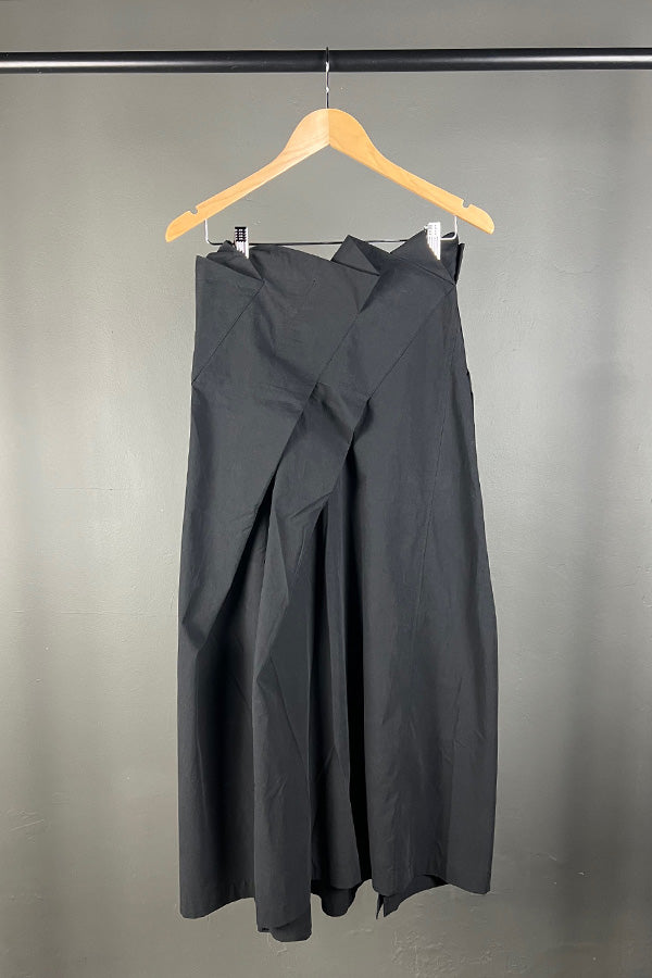 Moyuru Abstract Pleated Black Skirt